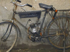 Fahrrad mit Hilfsmotor